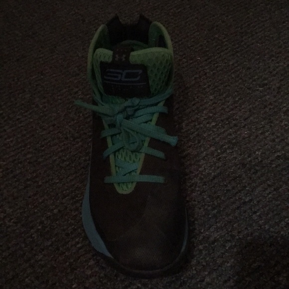 Steph Curry 3’s under armor - Picture 2 of 4